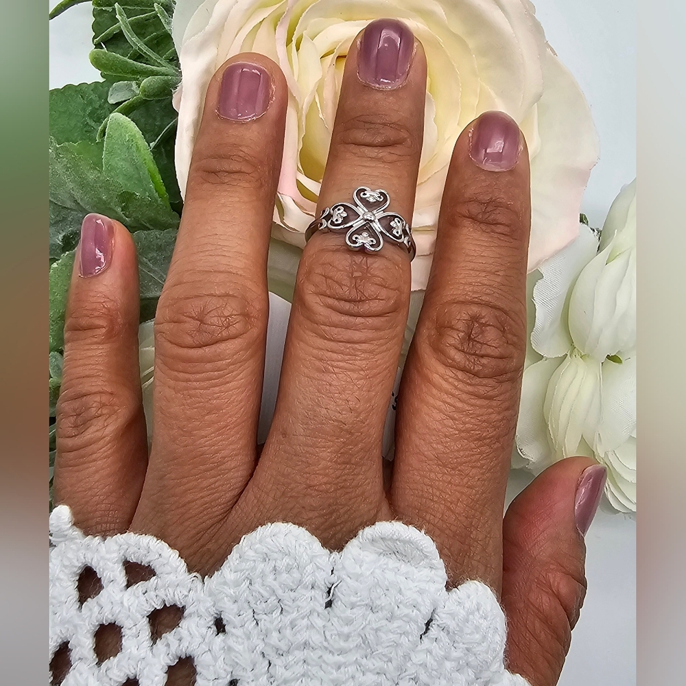 🥰 DAINTY CROSS IN HEARTS RING - Picture 3 of 5
